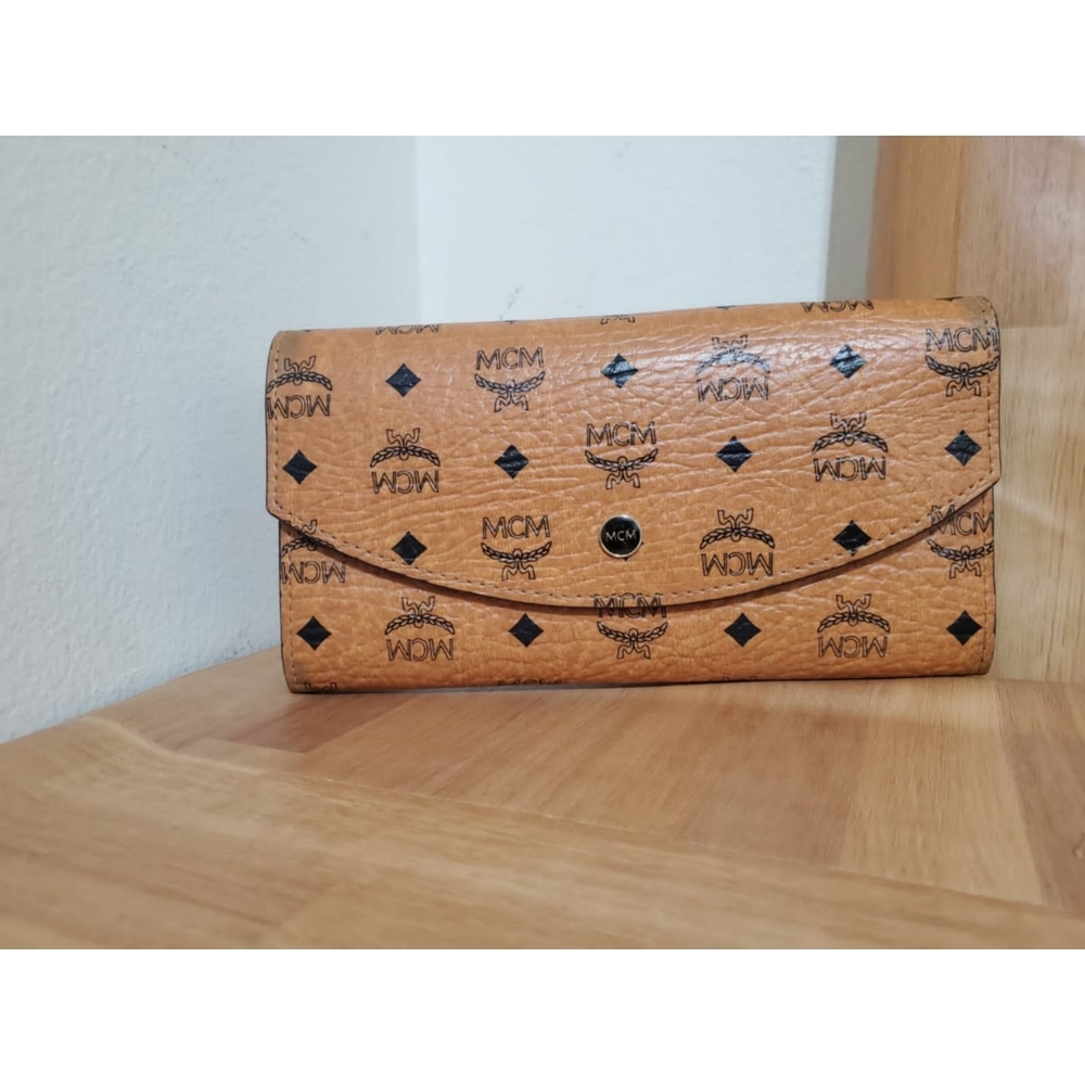 Authentic MCMCognac Visetos Trifold envelope wallet - Picture 7 of 9